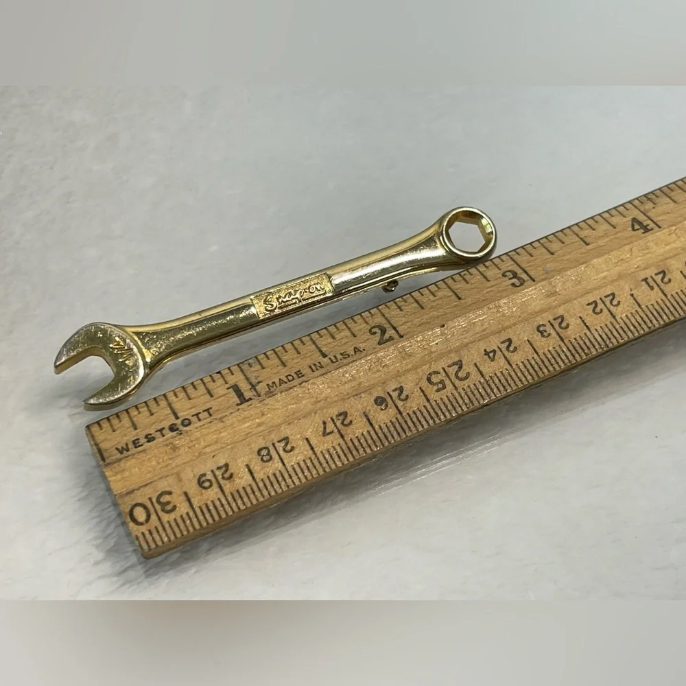 Vintage Snap-on vintage brooch or tie pin bar gold tone